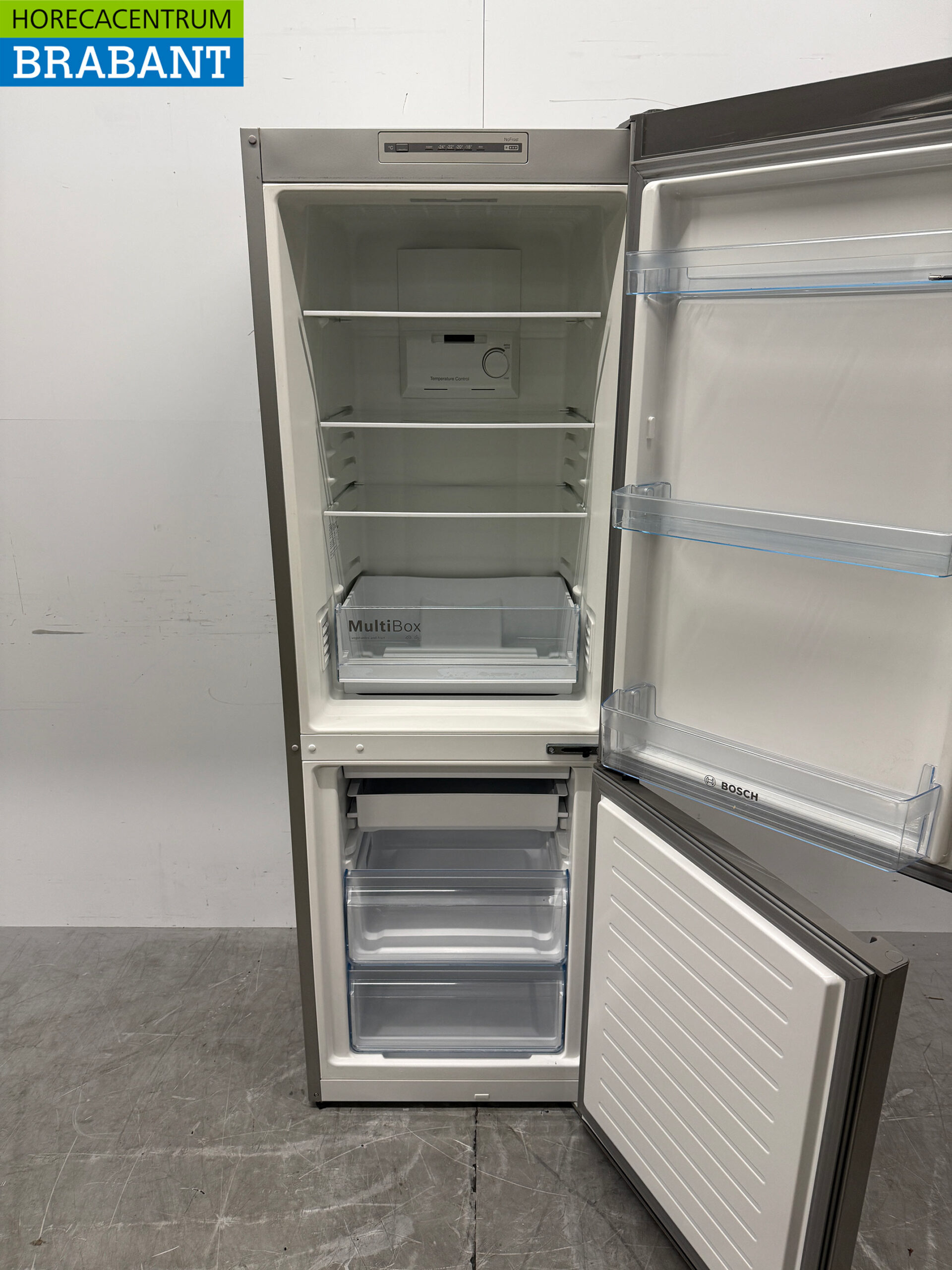Combiné réfrigérateur-congélateur Bosch 306 litres, 230 V, pour la restauration – Image 4