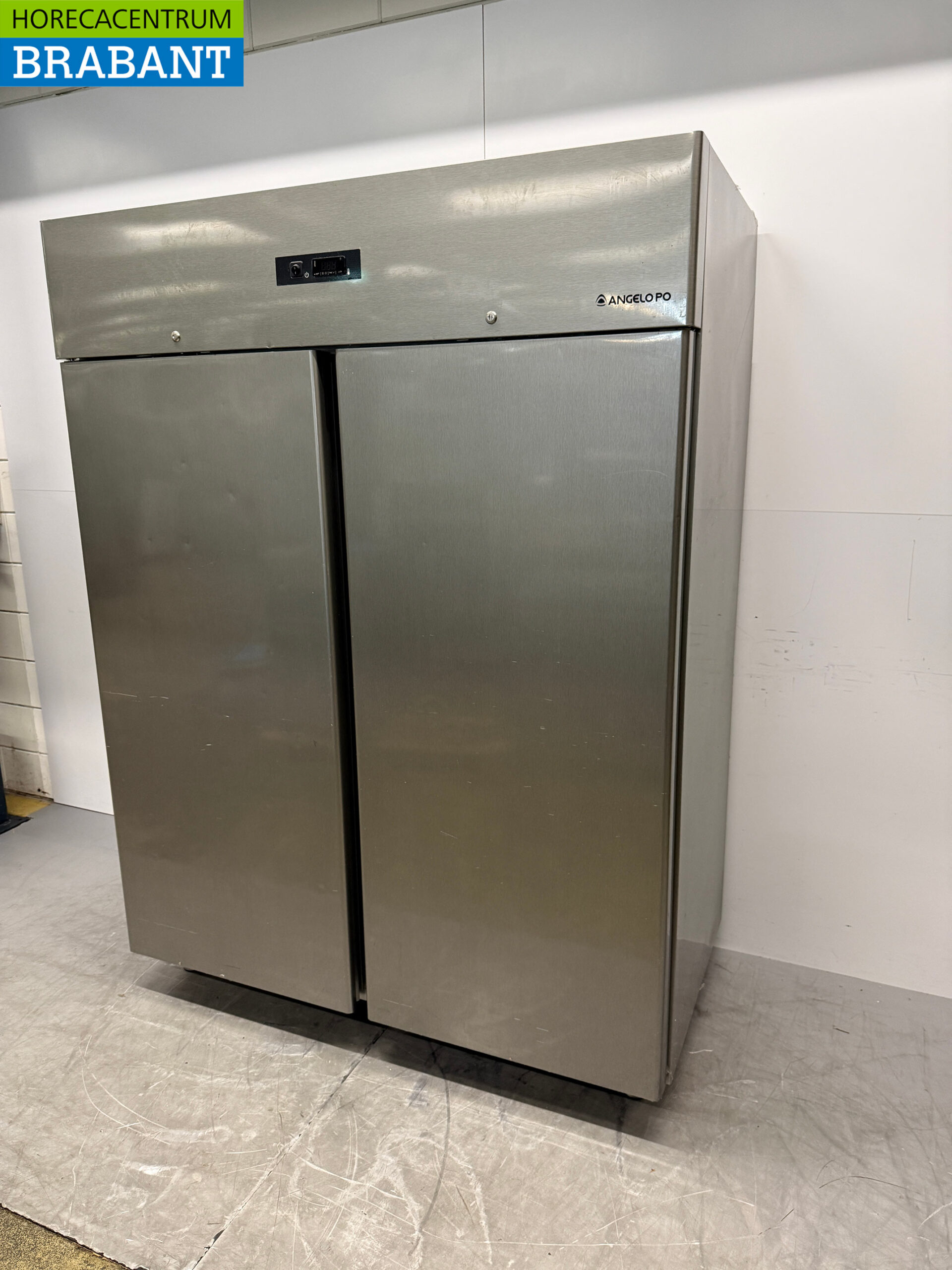 Congélateur Angelo Po à double porte, 1 400 litres, 230 V, pour la restauration – Image 2