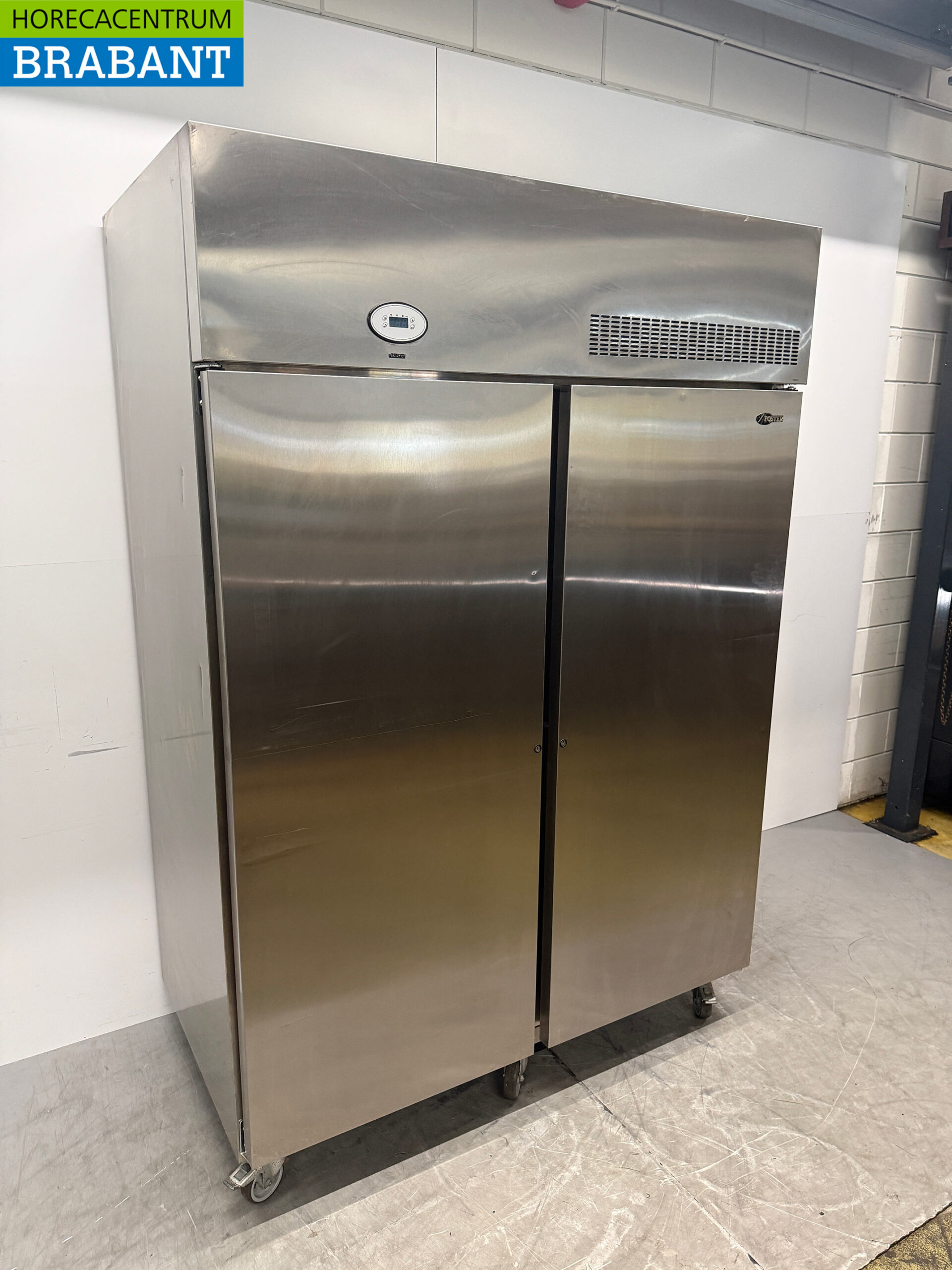 Congélateur à double porte mobile Foster en acier inoxydable, 1 350 litres, 230 V, pour la restauration – Image 3