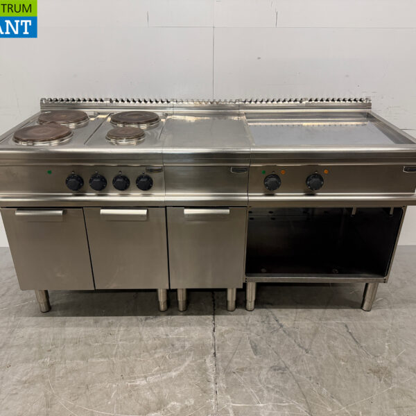Cuisinière Electrolux en acier inoxydable à 4 feux + plaque de cuisson lisse 2 x 400 V pour la restauration