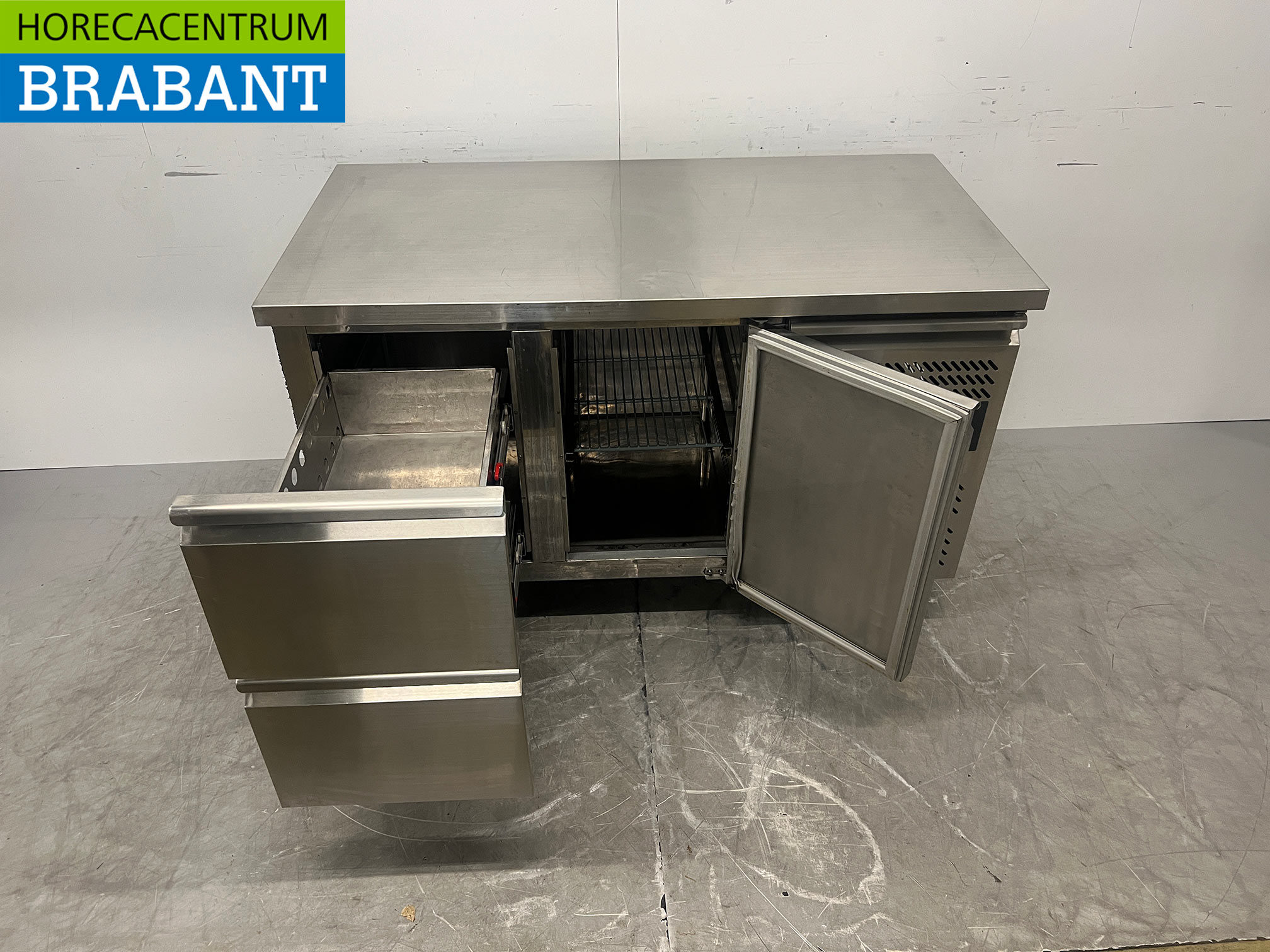 Table de travail réfrigérée Ecofrost en acier inoxydable, 2 tiroirs et 2 portes, 136 cm, 230 V, pour la restauration – Image 4