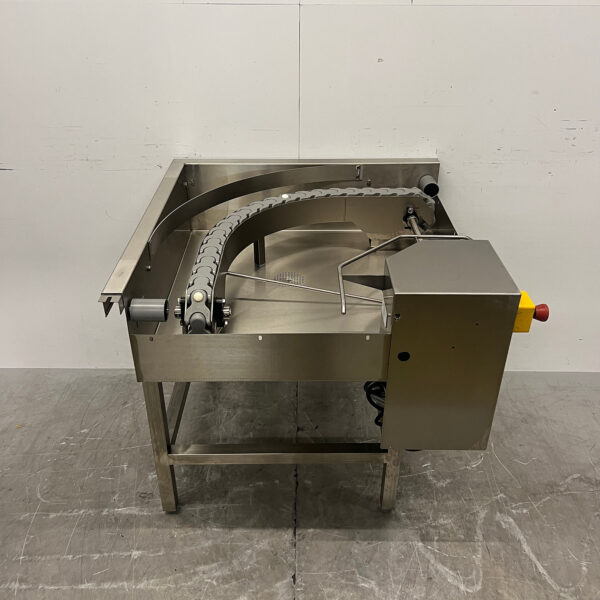 Table d'évacuation Idesta en acier inoxydable, à entraînement, coude à 90 degrés, 400 V, secteur de la restauration