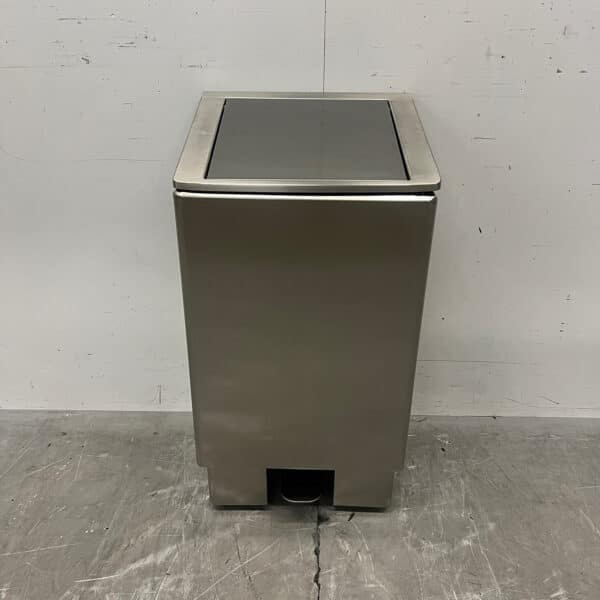Poubelle Josto en acier inoxydable avec commande au pied et fermeture en douceur, 60 litres, pour le secteur de la restauration