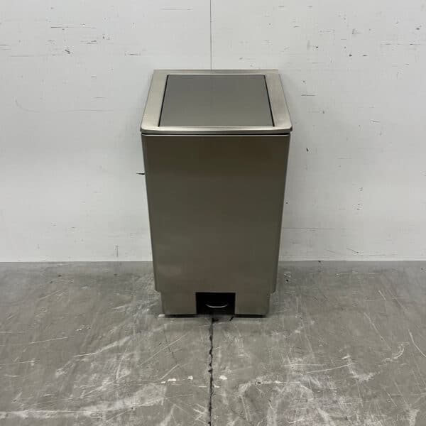 Poubelle Josto en acier inoxydable avec commande au pied et fermeture en douceur, 60 litres, pour le secteur de la restauration