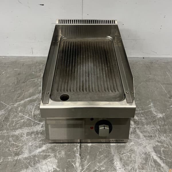 Plaque de cuisson Zanussi en acier inoxydable, striée, 40 cm, 400 V, pour la restauration
