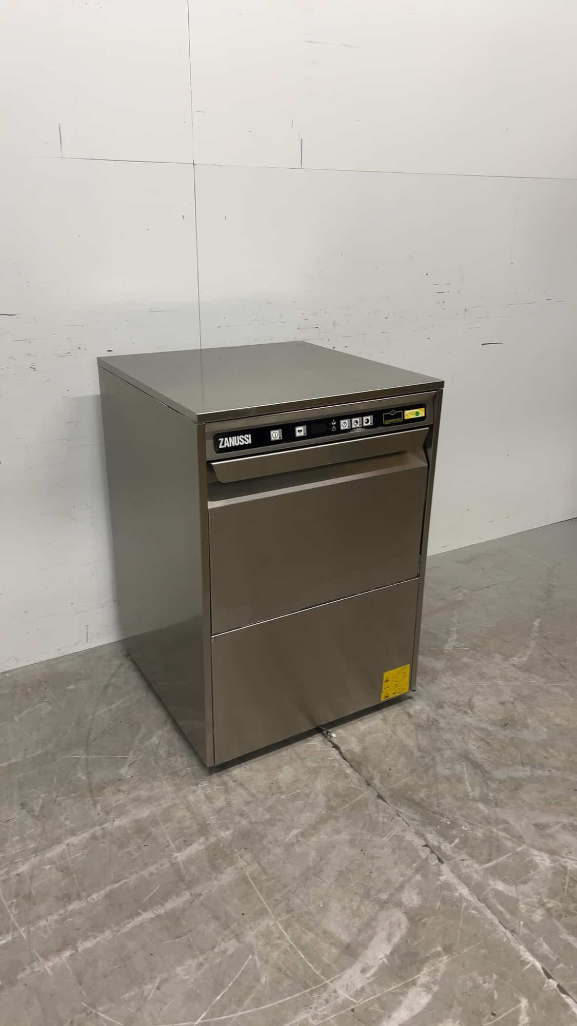 Lave-vaisselle Zanussi ZUCAI en acier inoxydable, 5,35 kW, 230 V, 60 x 61 x 85,5 cm, pour la restauration