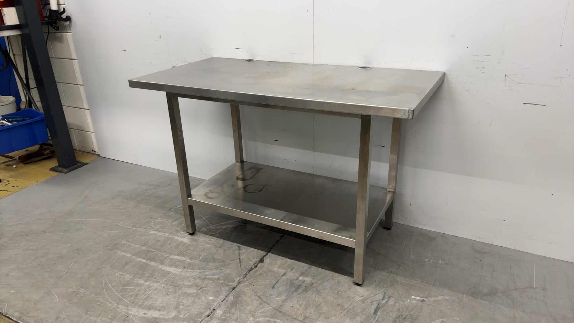 Table de travail en acier inoxydable 140 x 70 x 90 cm pour la restauration