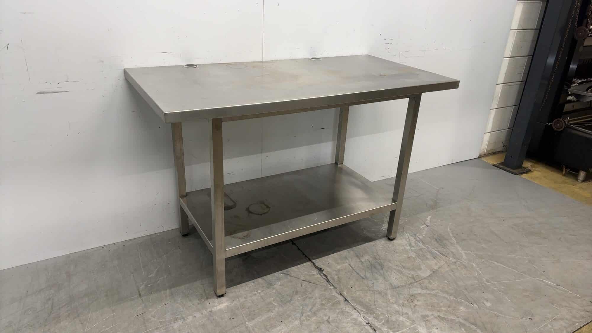 Table de travail en acier inoxydable 140 x 70 x 90 cm pour la restauration