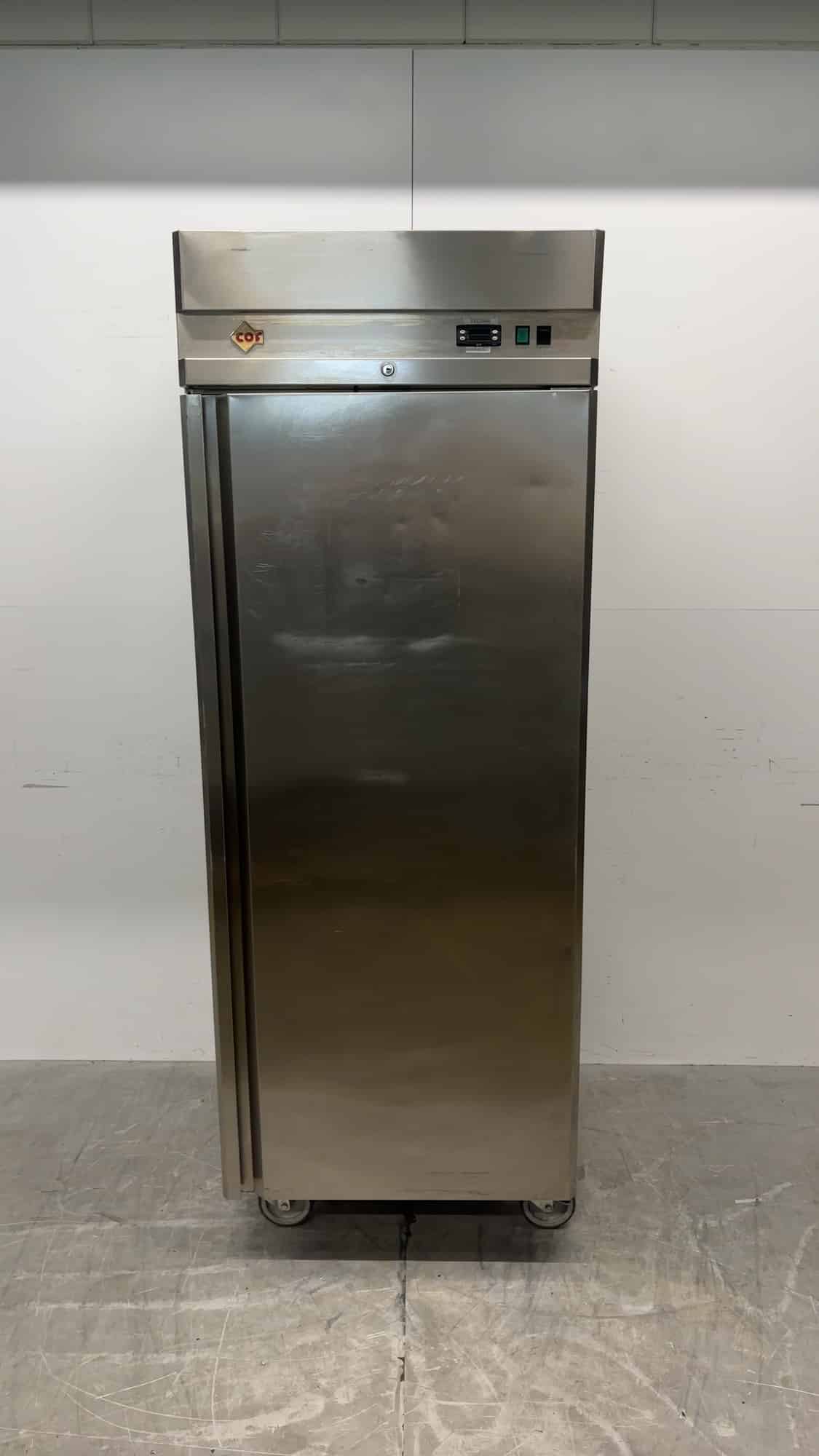Réfrigérateur COR GN 650VP en acier inoxydable, 460 litres, 230 V, pour la restauration