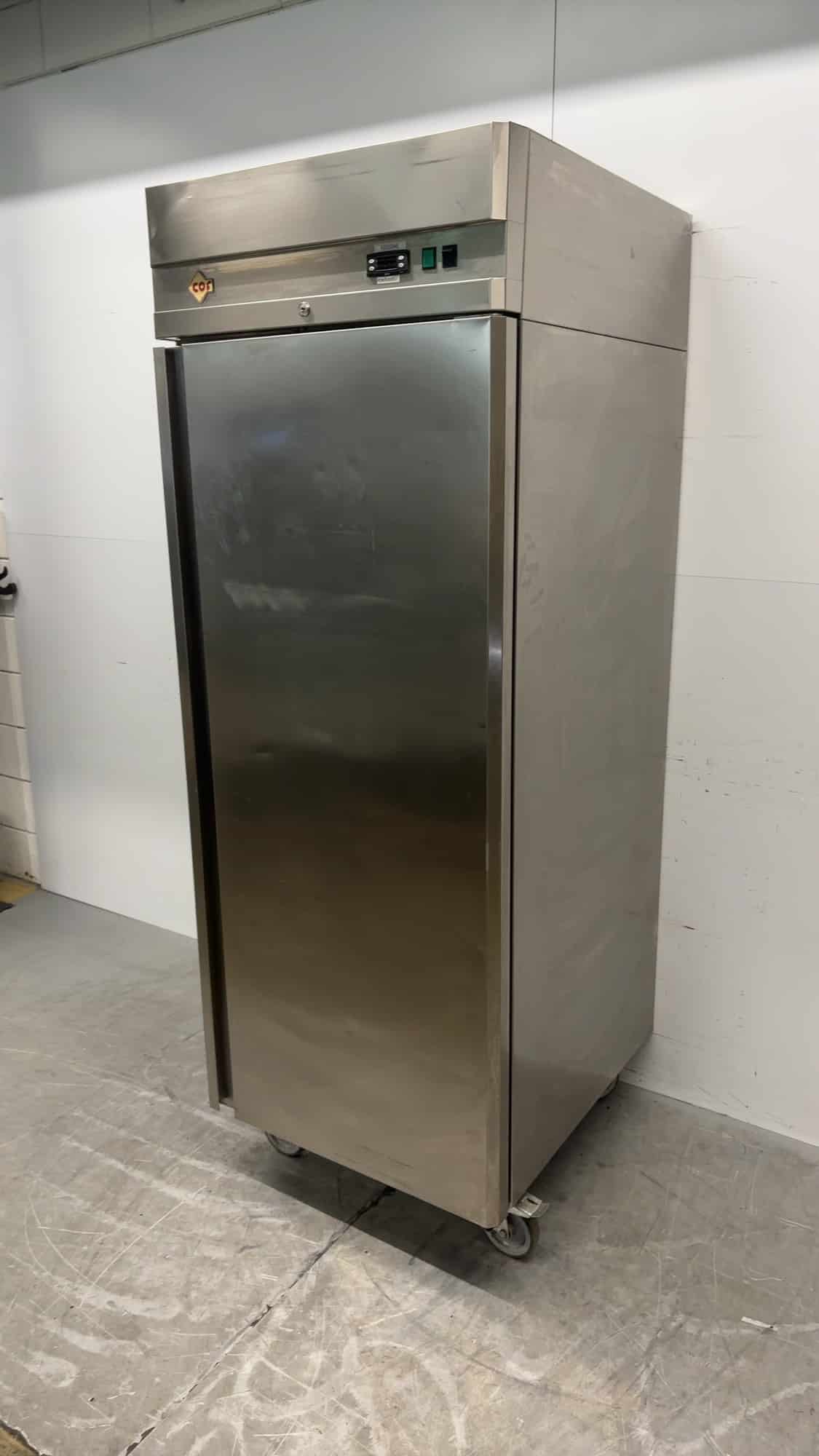 Réfrigérateur COR GN 650VP en acier inoxydable, 460 litres, 230 V, pour la restauration