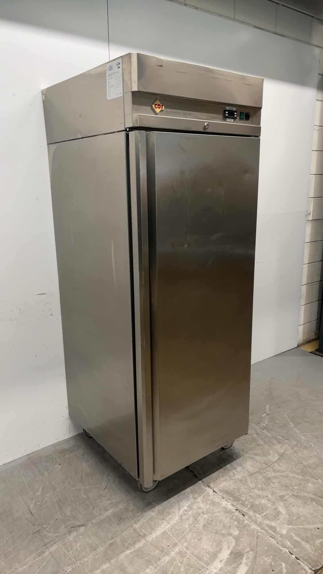 Réfrigérateur COR GN 650VP en acier inoxydable, 460 litres, 230 V, pour la restauration