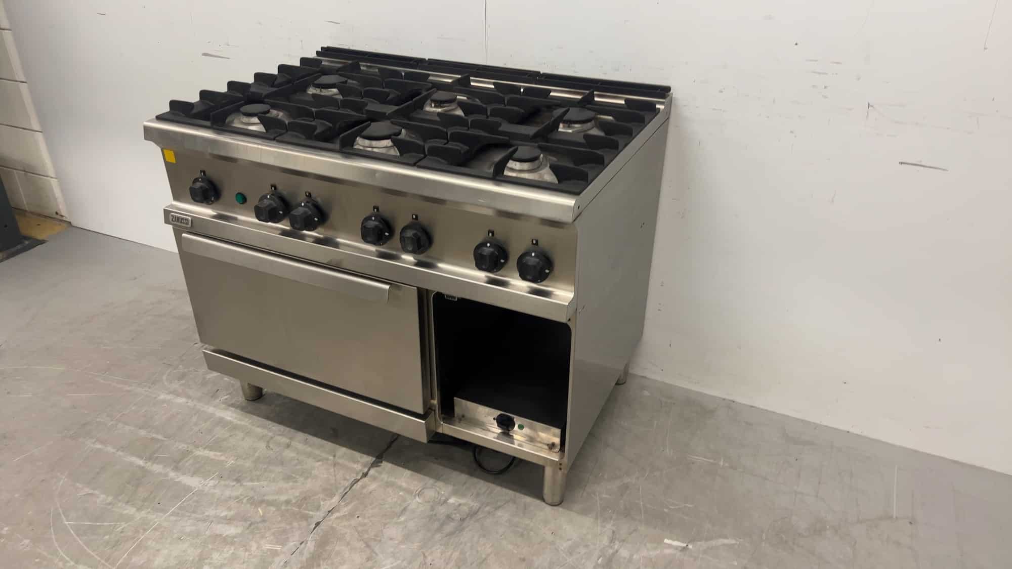 RVS Zanussi 6 Pits Gasfornuis met oven 3 x 2/1 GN Aardgas 105 x 70 x 88.5 cm Horeca