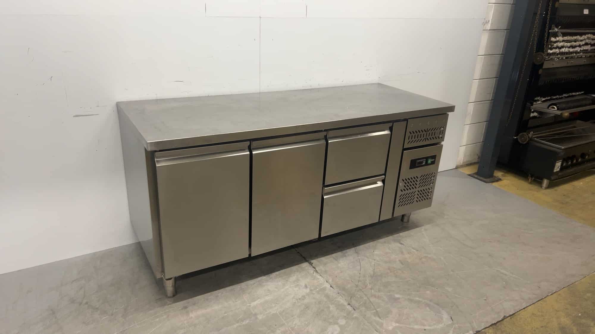 Table de travail réfrigérée Maxxfrost GN3110TN en acier inoxydable, 230 V, 179,5 x 70 x 88 cm, pour la restauration