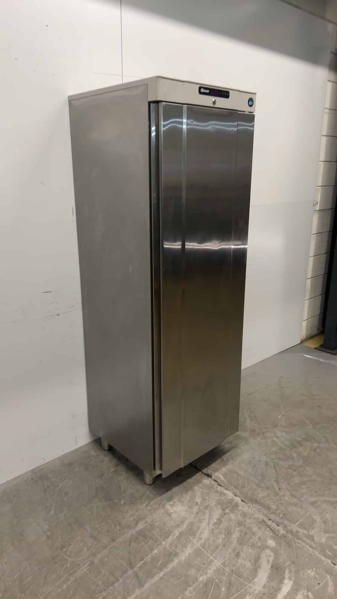 Réfrigérateur Hoshizaki K420R en acier inoxydable, 76 litres, 230 V, 60 x 64 x 187,5 cm, pour la restauration