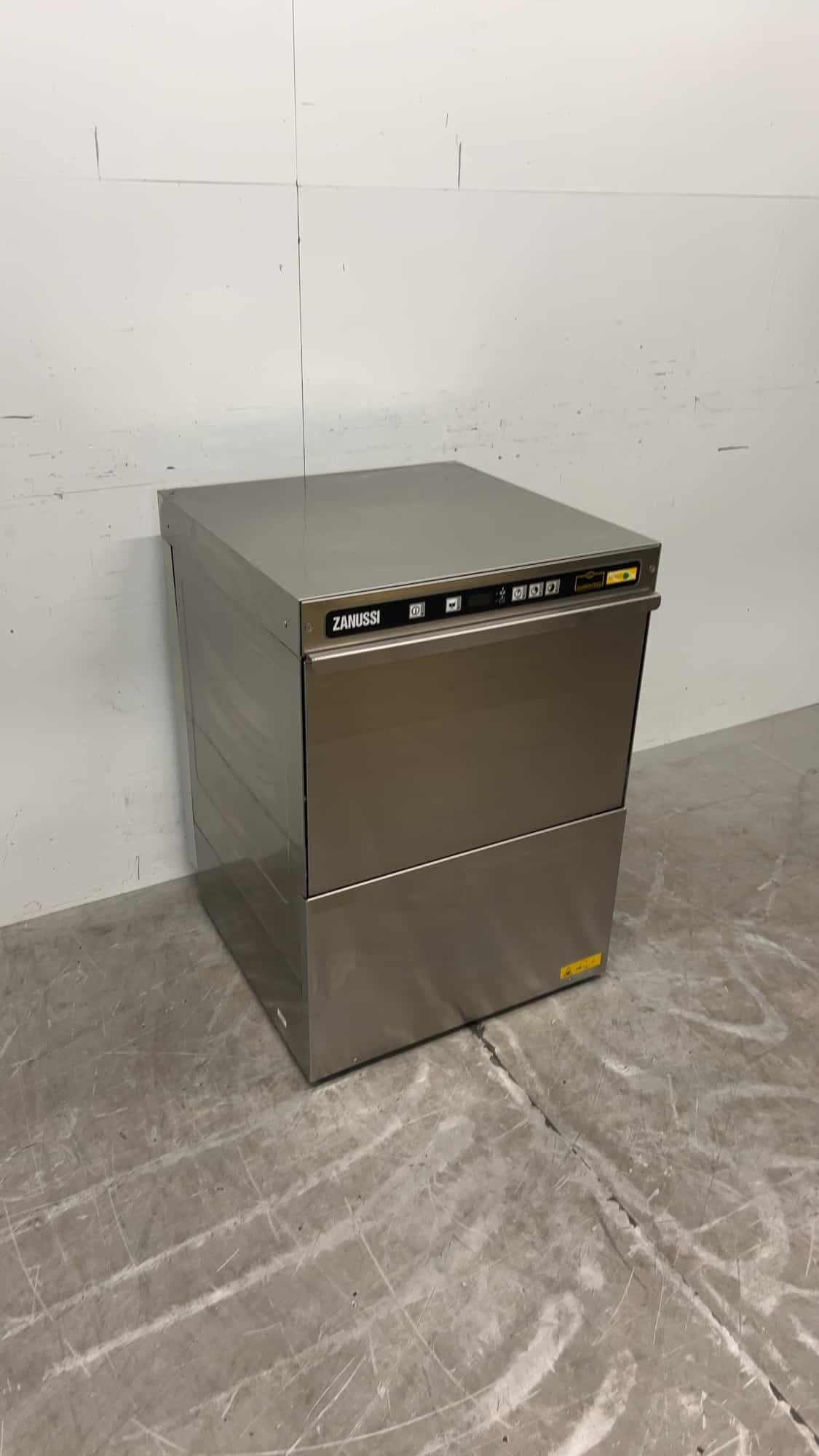 Lave-vaisselle Zanussi ZUCA3 en acier inoxydable, 3,6 kW, 230 V, 60 x 61 x 83,5 cm, pour la restauration