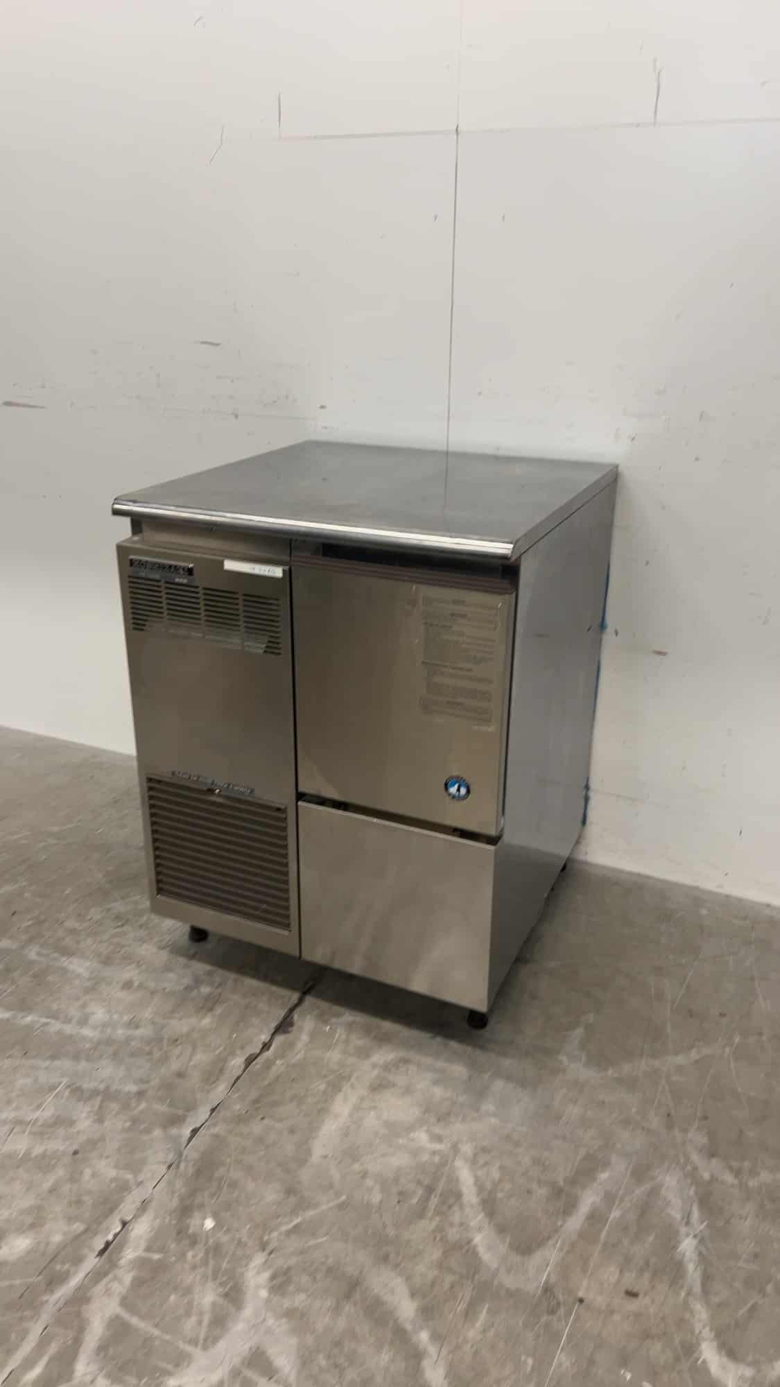 Machine à glace en paillettes Hoshizaki FM-120DE en acier inoxydable, 120 kg par jour, trémie de 26 kg, 230 V, secteur de la restauration