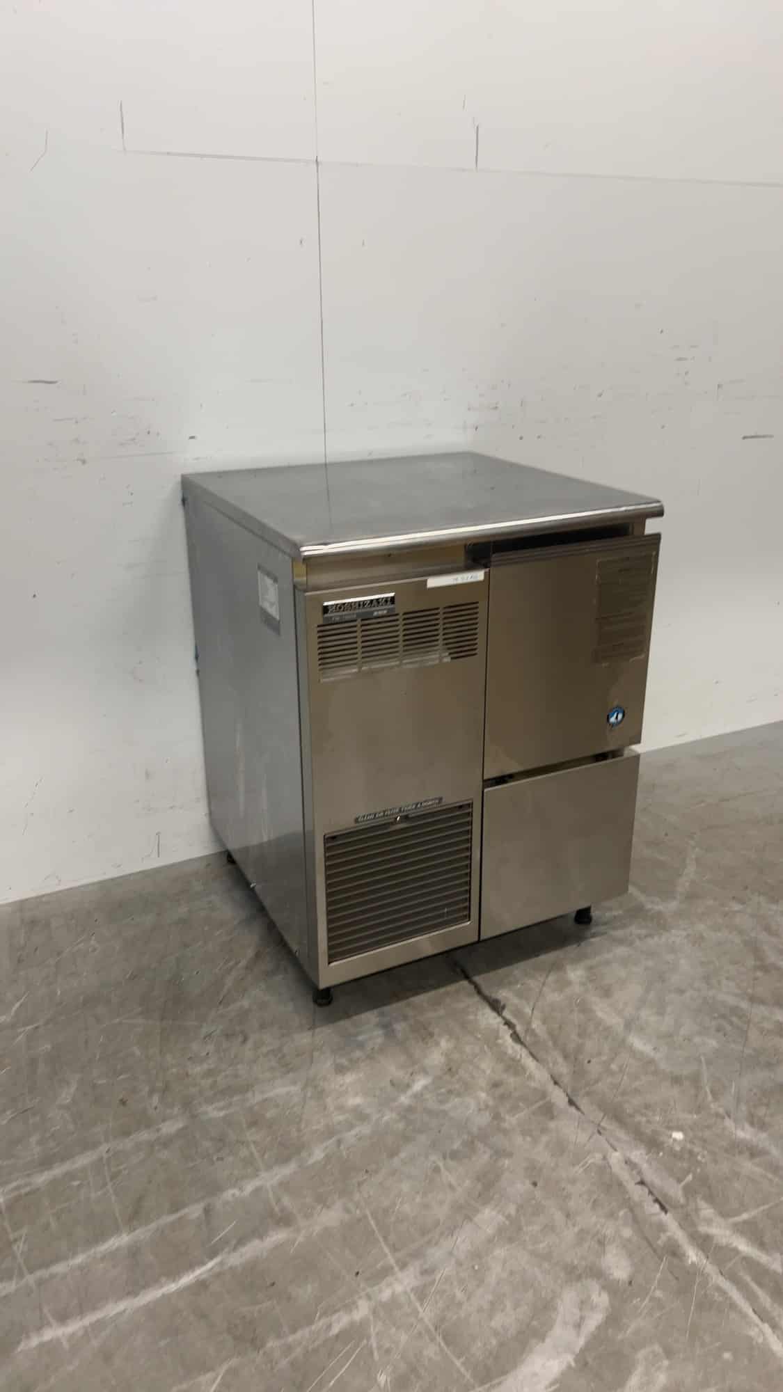 Machine à glace en paillettes Hoshizaki FM-120DE en acier inoxydable, 120 kg par jour, trémie de 26 kg, 230 V, secteur de la restauration